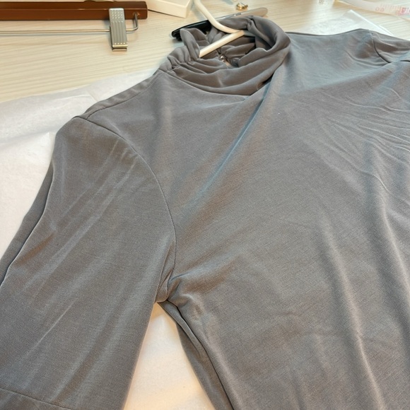 Lord & Taylor turtleneck gray pull over top blouse size small - Picture 9 of 9